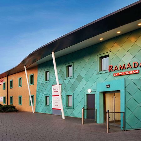 Ramada By Wyndham Cobham Hotel Cobham  Ngoại thất bức ảnh