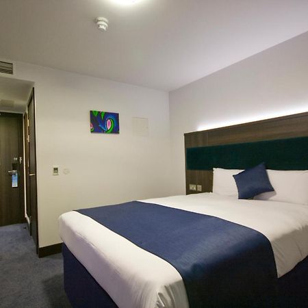 Ramada By Wyndham Cobham Hotel Cobham  Ngoại thất bức ảnh