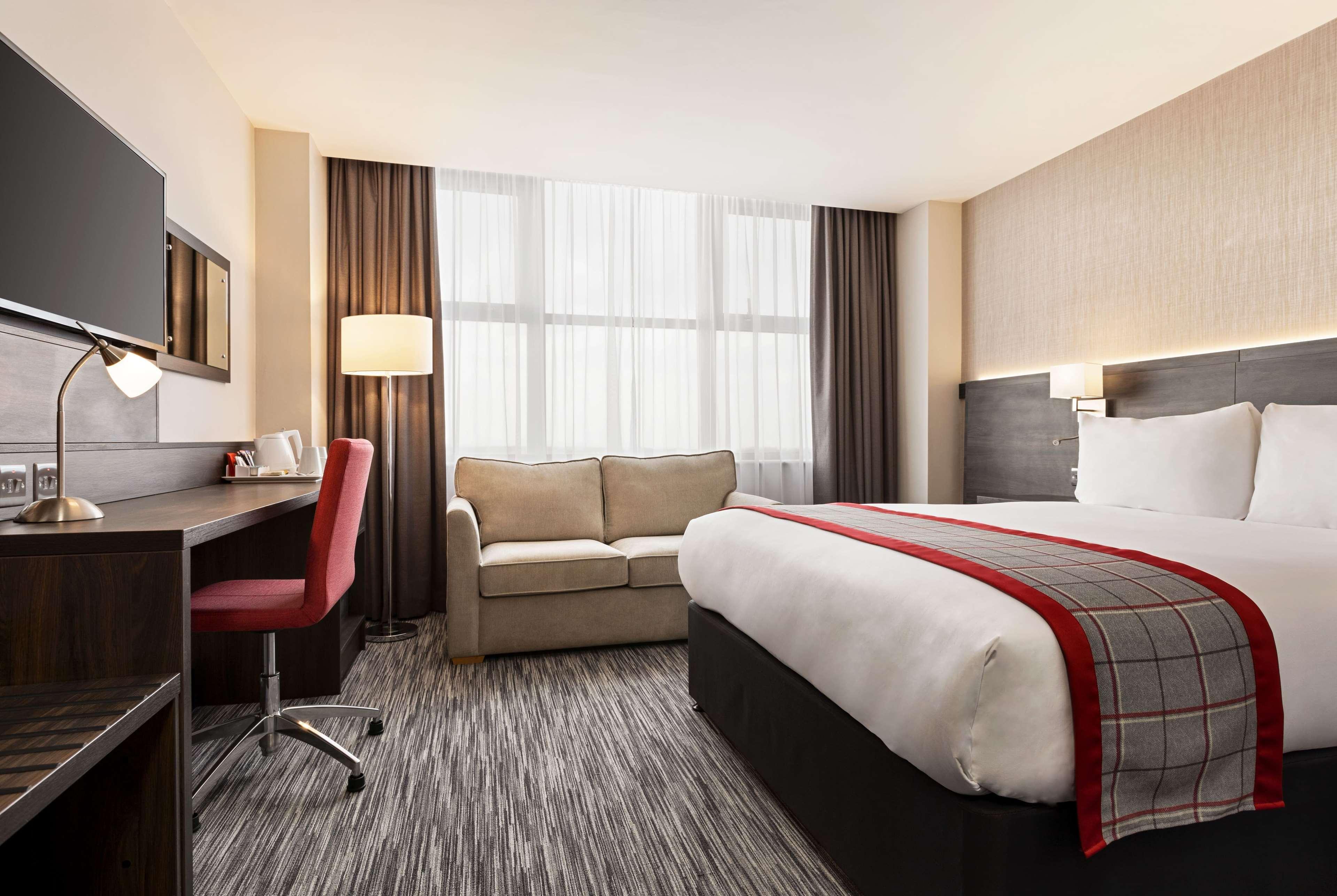 Ramada By Wyndham Cobham Hotel Cobham  Ngoại thất bức ảnh