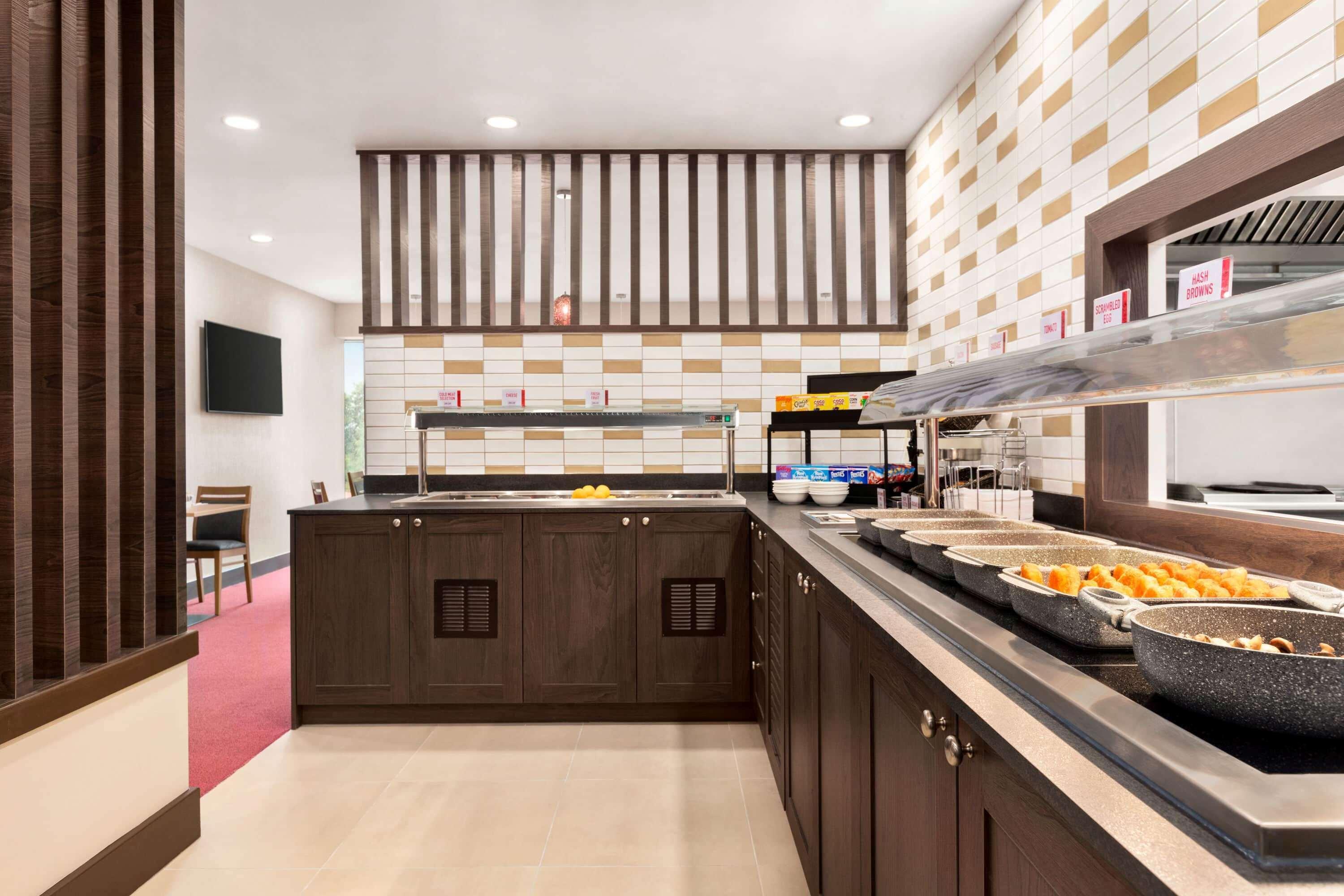 Ramada By Wyndham Cobham Hotel Cobham  Ngoại thất bức ảnh
