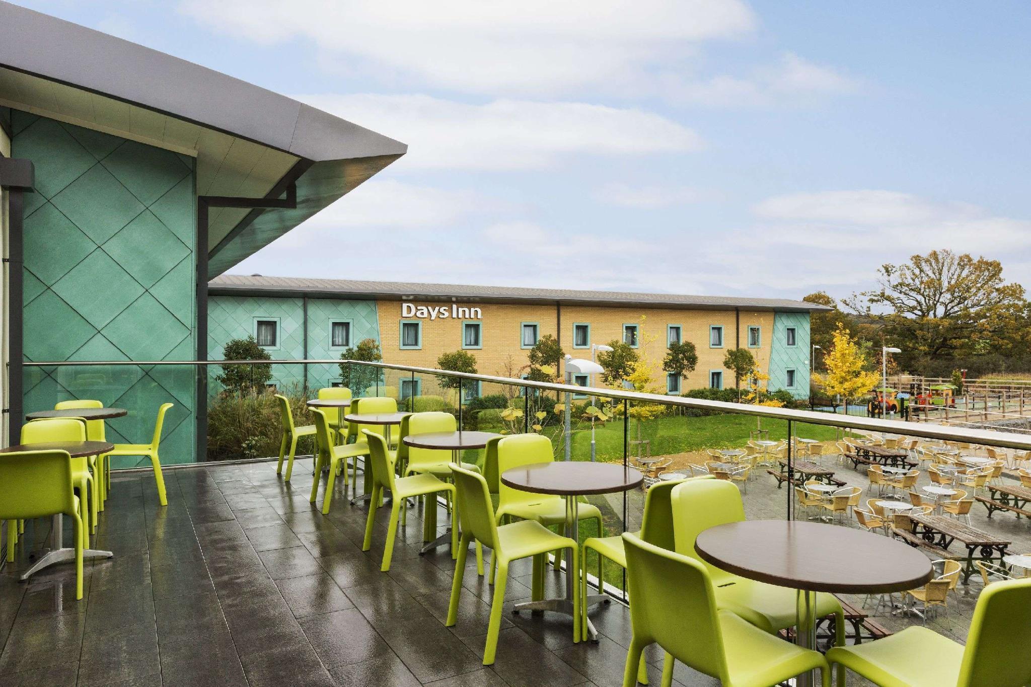 Ramada By Wyndham Cobham Hotel Cobham  Ngoại thất bức ảnh