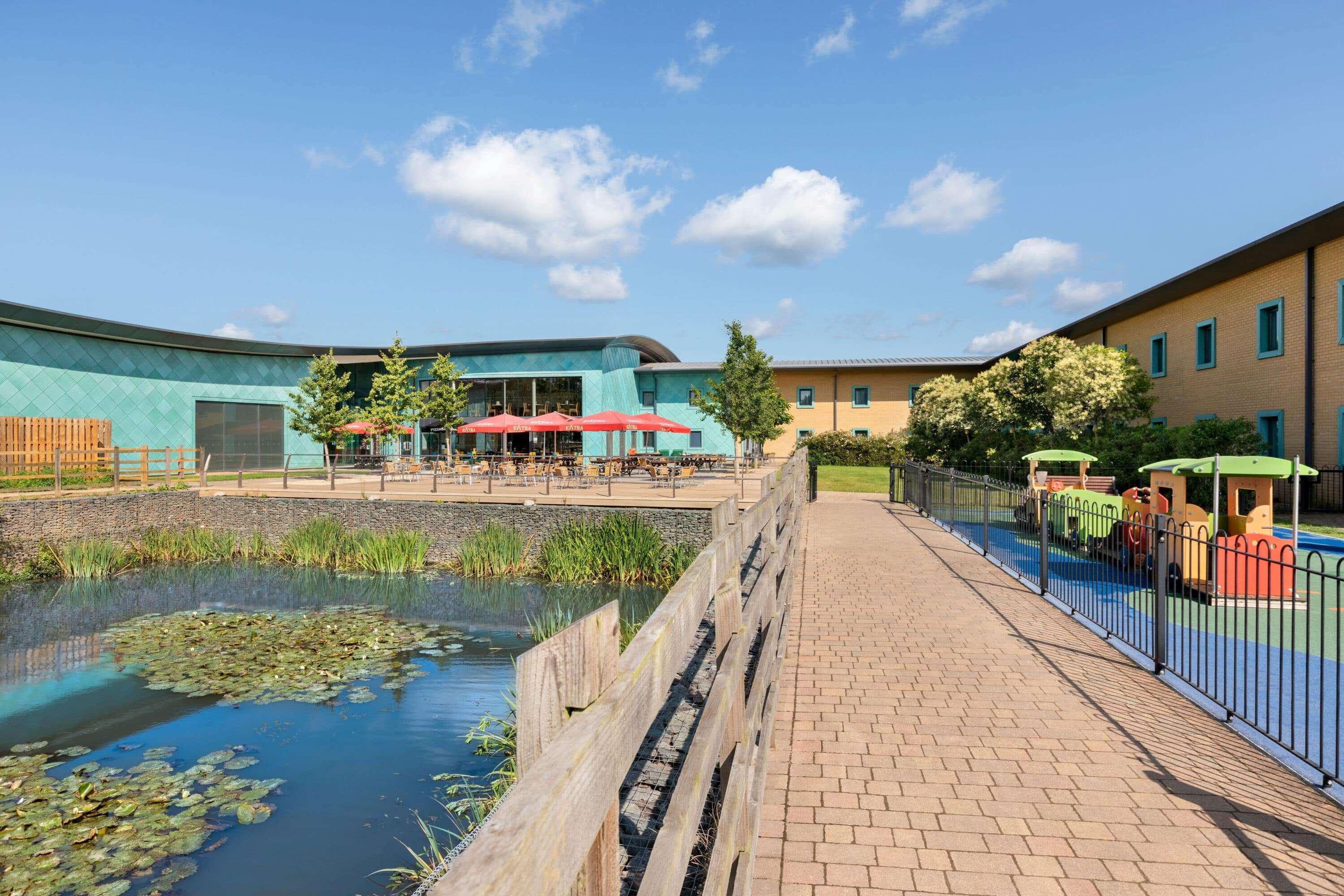 Ramada By Wyndham Cobham Hotel Cobham  Ngoại thất bức ảnh