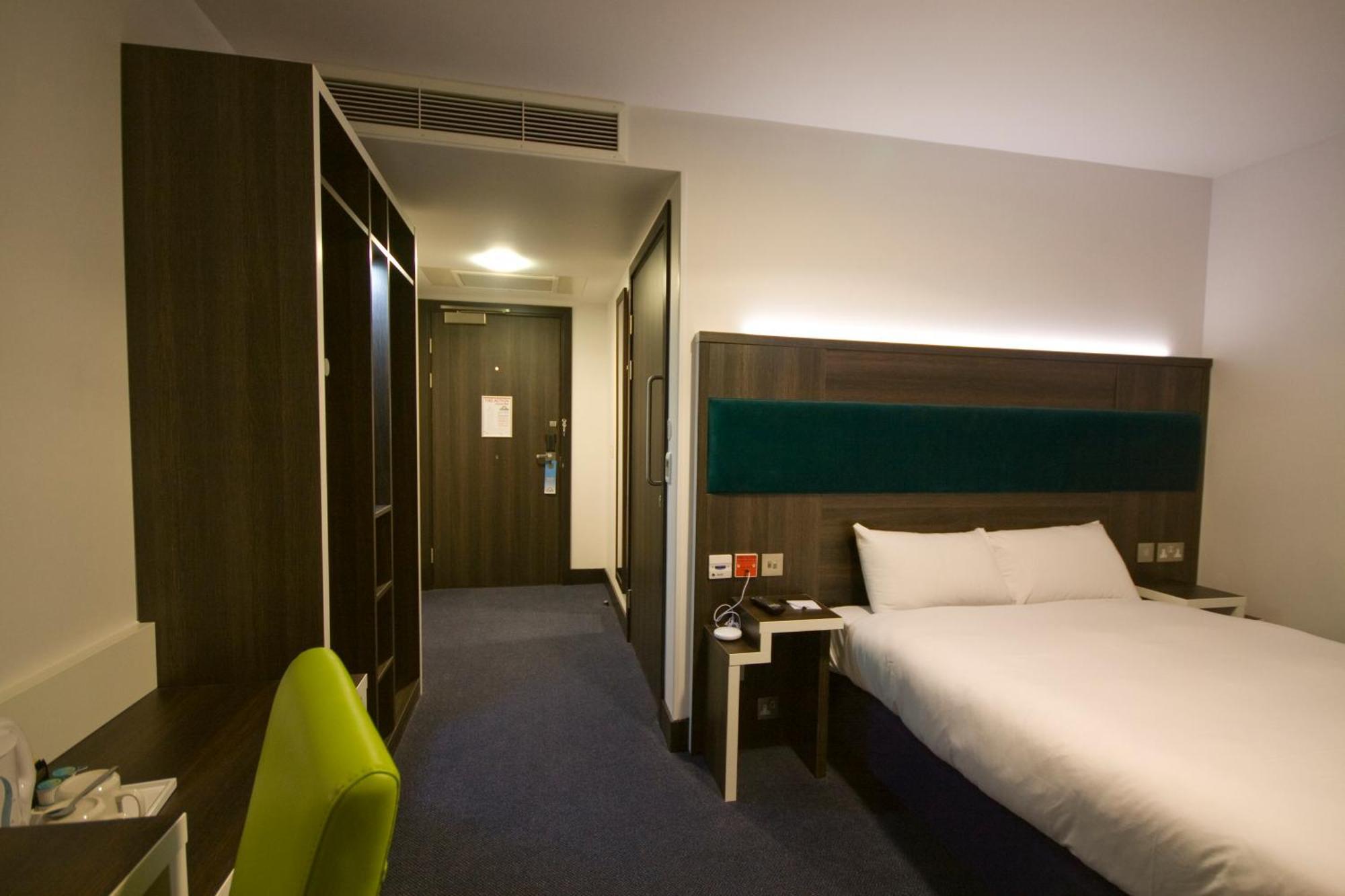 Ramada By Wyndham Cobham Hotel Cobham  Ngoại thất bức ảnh