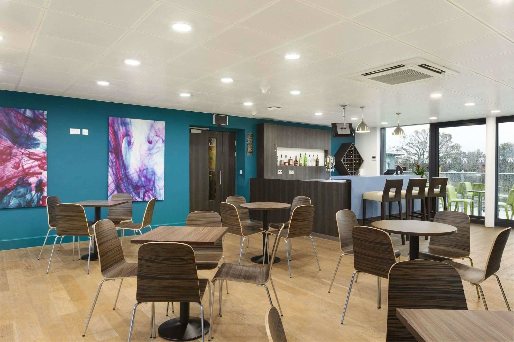 Ramada By Wyndham Cobham Hotel Cobham  Ngoại thất bức ảnh