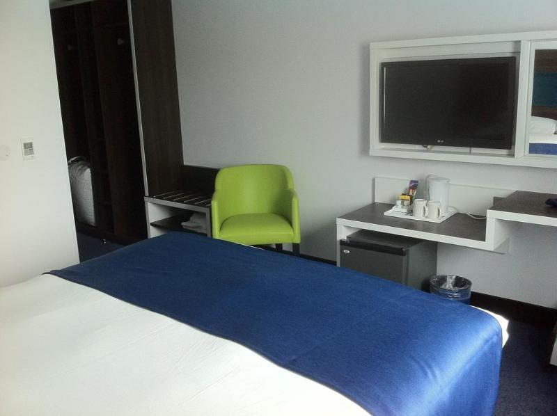 Ramada By Wyndham Cobham Hotel Cobham  Ngoại thất bức ảnh